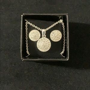 Necklace and earring set